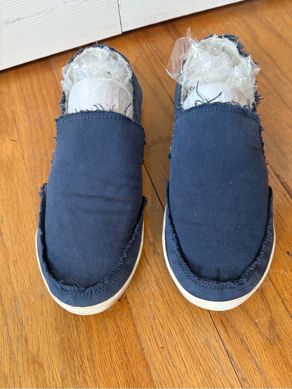 Women’s Vionic Canvas Beach Shoes/Size 7